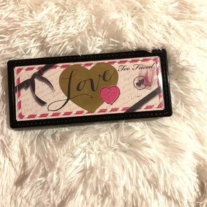 Too Faced Love Eyeshadow palette